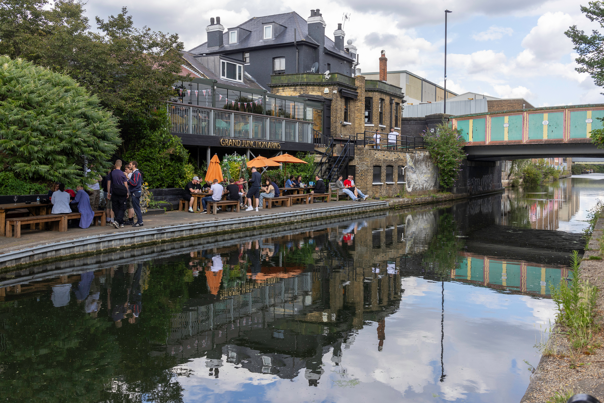 Image of a pub alongside a canal
